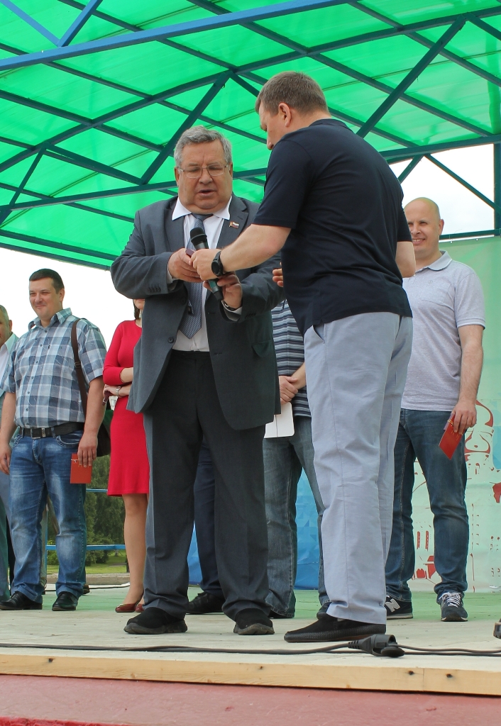 6 Юбилейной медалью наградили и муниципального депутата Юрия