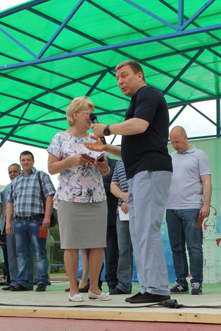 5 Памятную медаль к 25-летию Московской городской Думы вручили депутату Светлане Селезневой