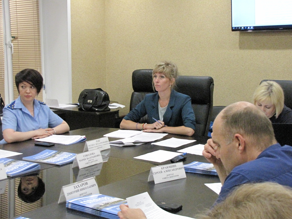 5 На заседании присутствовали помощник Преображенского межрайонного прокурора Р.Пак и сотрудники аппарата СД МО Гольяново