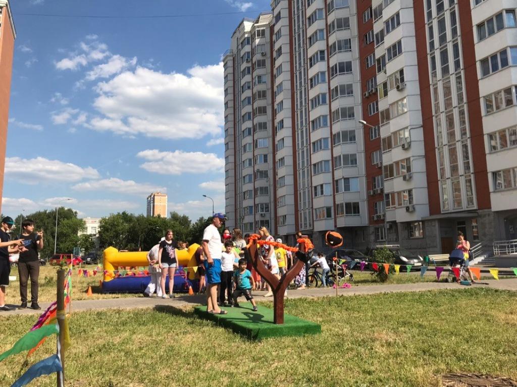 4 С интересной досуговой программой сотрудники КСЦ Форвард каждую неделю приходят в один из дворов района