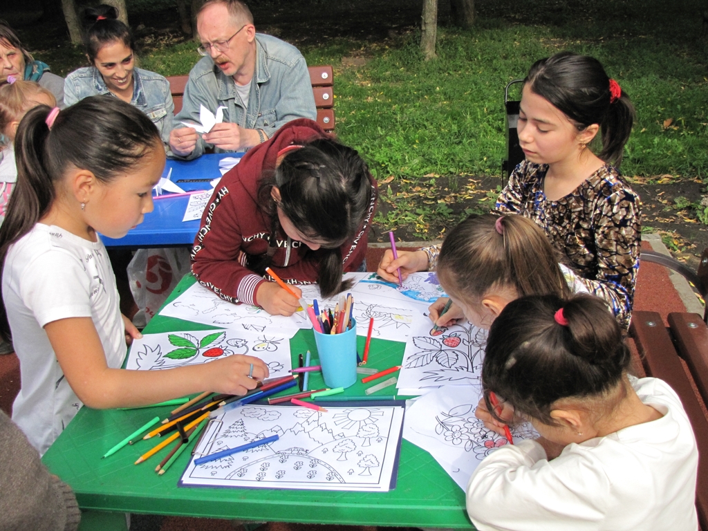4 Все желающие могли порисовать и принять участие в мастер-классе по оригами