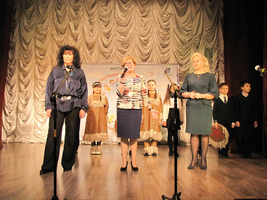 2-Заместитель главы управы С.Шевелкина директор школы 1516 депутат Н.Буканова и заведующая библиотекой 71 В.Карпачева