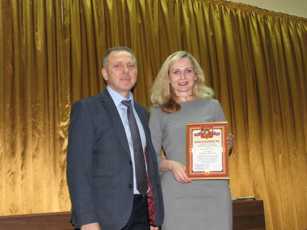 5 Начальник ОМВД России по району Гольяново г. Москвы полковник полиции Сергей Тихоновский вручил своим сотрудникам