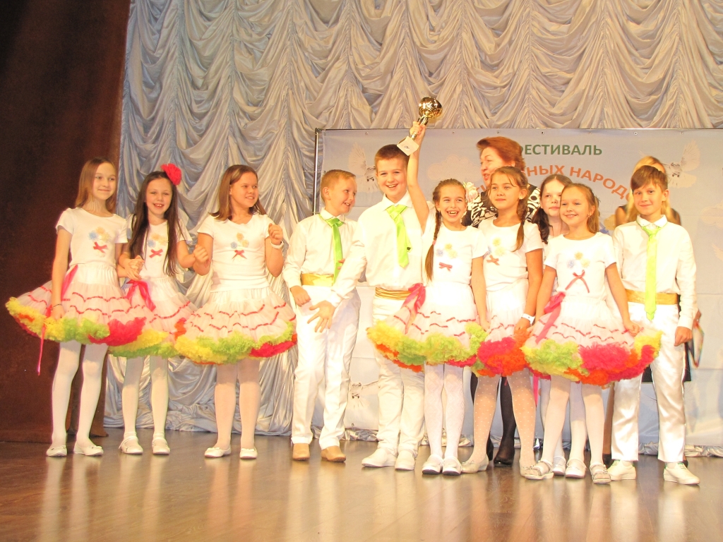 9 Гран-при за победу в конкурсе-фестивале был присужден ансамблю Радуга из школы 1516