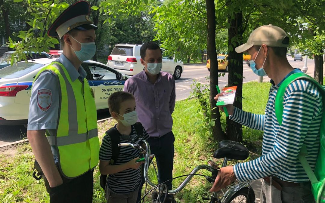 Представитель Общественного совета Восточного округа Александр Кунгуров совместно с сотрудниками ОБ ДПС ГИБДД УВД по ВАО приняли участие в профилактическом мероприятии «Вело-мототранспорт»