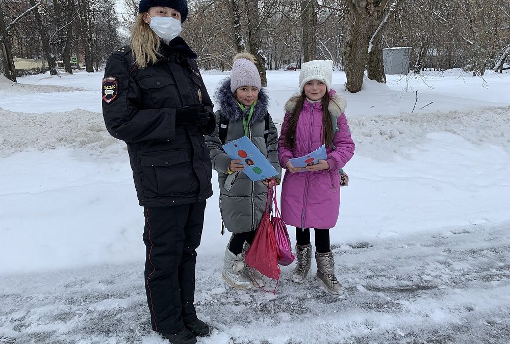 На территории Восточного административного округа города Москвы сотрудники ОБ ДПС ГИБДД УВД по ВАО ГУ МВД России по г. Москве провели профилактическое мероприятие «Ребенок на дороге».